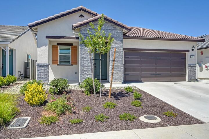 Property Photo: 330 Sunbella Street CA 95762