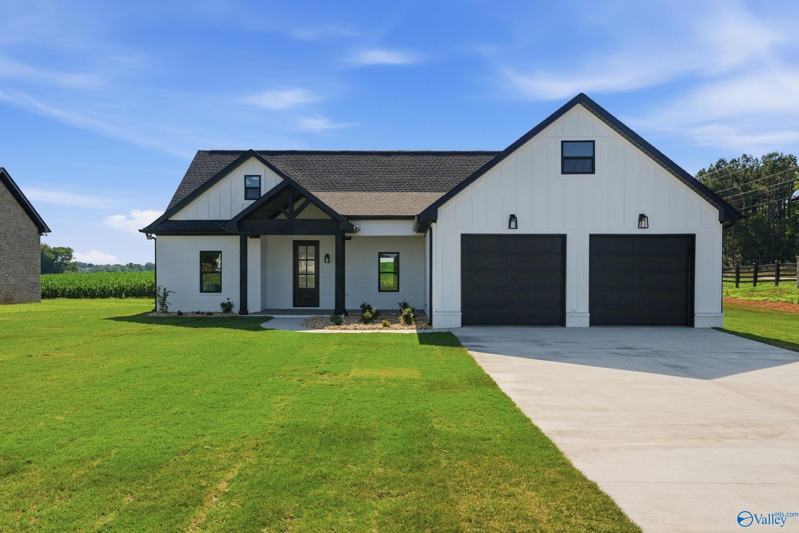 Property Photo:  100 Hummingbird Way  AL 35645 
