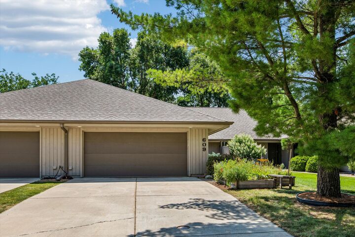 Property Photo:  609 Meldahl Lane  MN 55057 