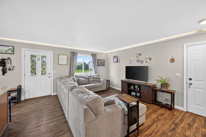 Property Photo:  913 2nd Street NW  MN 55920 