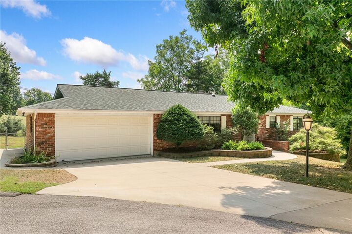 Property Photo: 6 Hawthorne Cove AR 72601