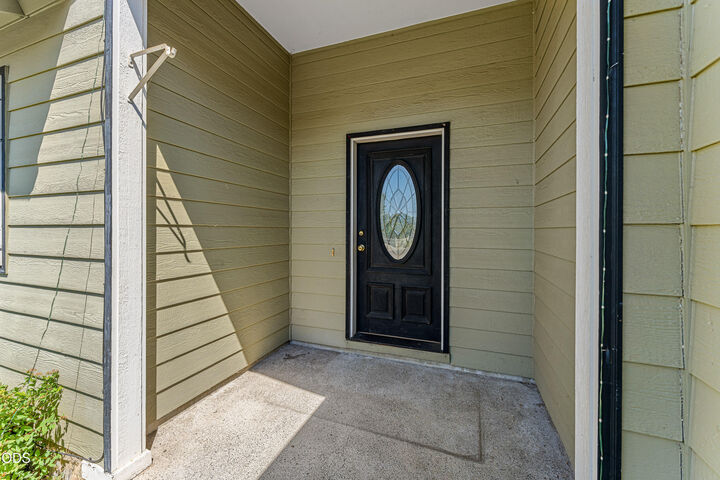 Property Photo: 1222 Greentree Way OR 97502