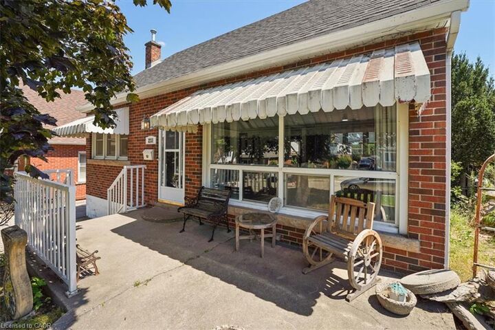 Property Photo:  233 Auburn Avenue  ON L8K 3B7 