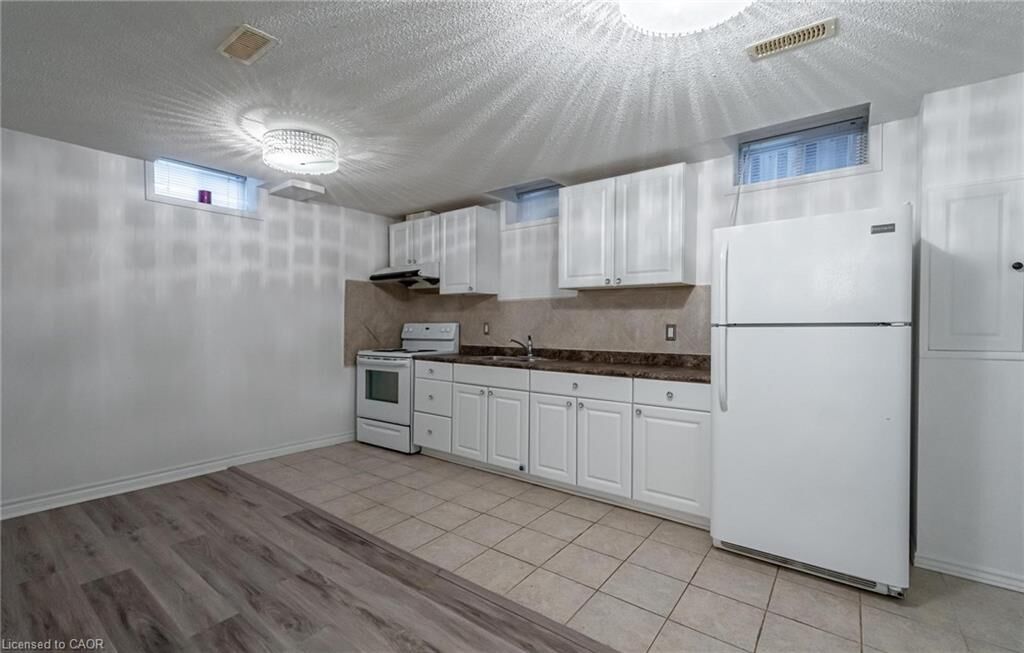 Property Photo:  30 Richview Drive 2  ON L9B 2V6 
