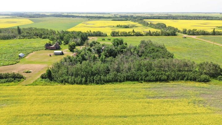 Property Photo: 17072 Twp 41-2 AB T0C 2L0