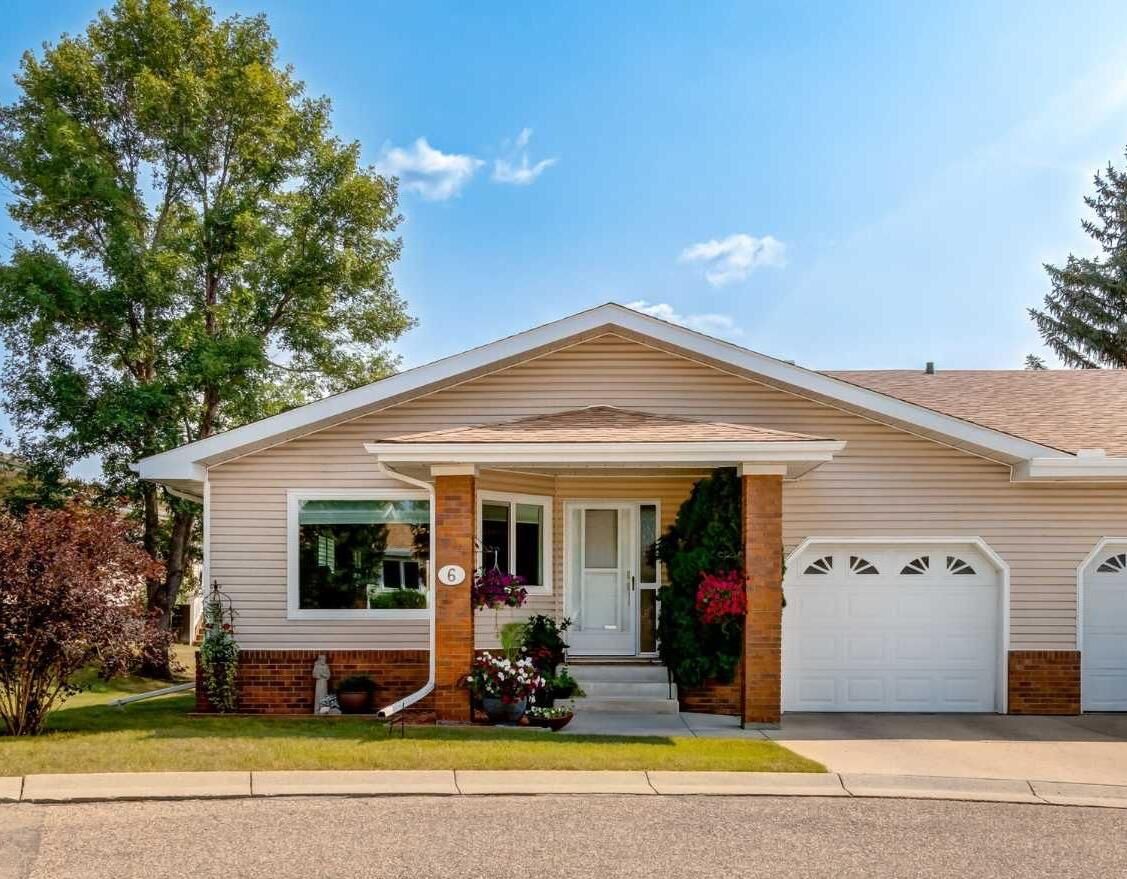 Property Photo: 6 Vandoos Villas NW AB T3A 4W3