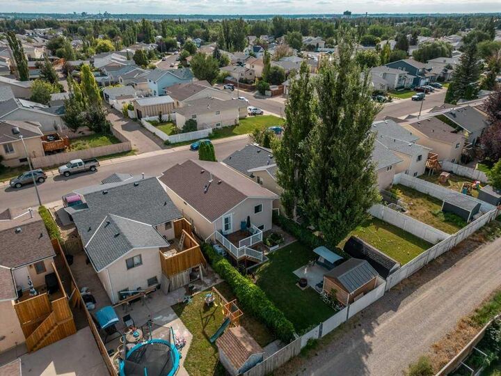 Property Photo: 94 Assiniboia Way W AB T1K 6X3