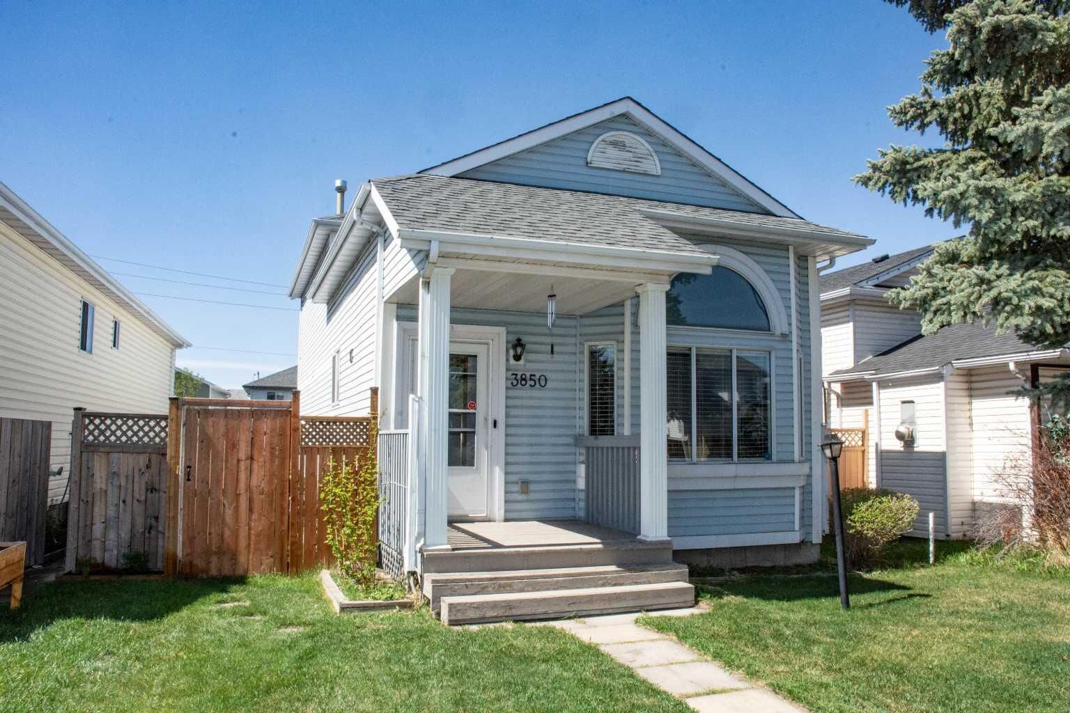 Property Photo:  3850 Catalina Boulevard NE  AB T1Y 6Y4 