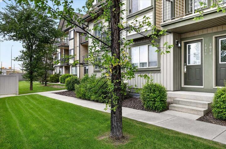 Property Photo: 121 Copperpond Common SE 1016 AB T2Z 5B6