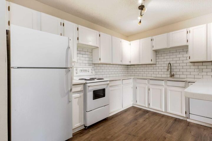 Property Photo: 730 2 Avenue NW 303 AB T2N 0E4