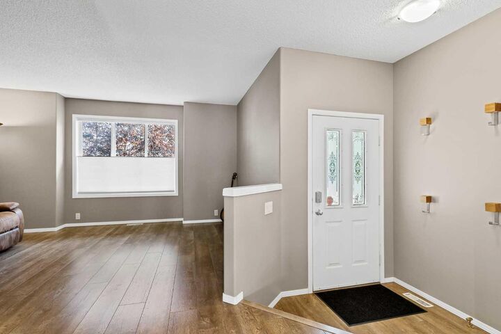 Property Photo:  152 Covewood Green NE  AB T3K 5G6 