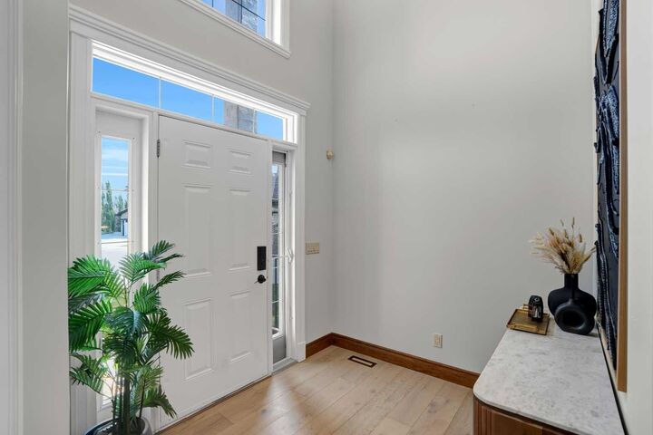 Property Photo: 45 Sherwood View NW AB T3P 1P1