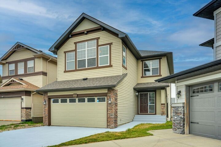 Property Photo: 109 Pantego Terrace NW AB T3K 0J9