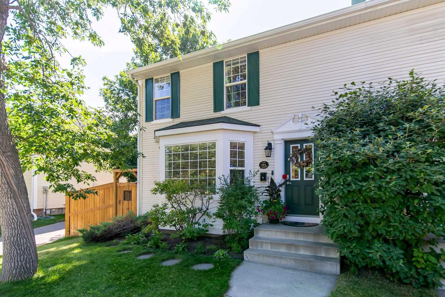Property Photo: 164 Somme Manor SW AB T2T 6L5
