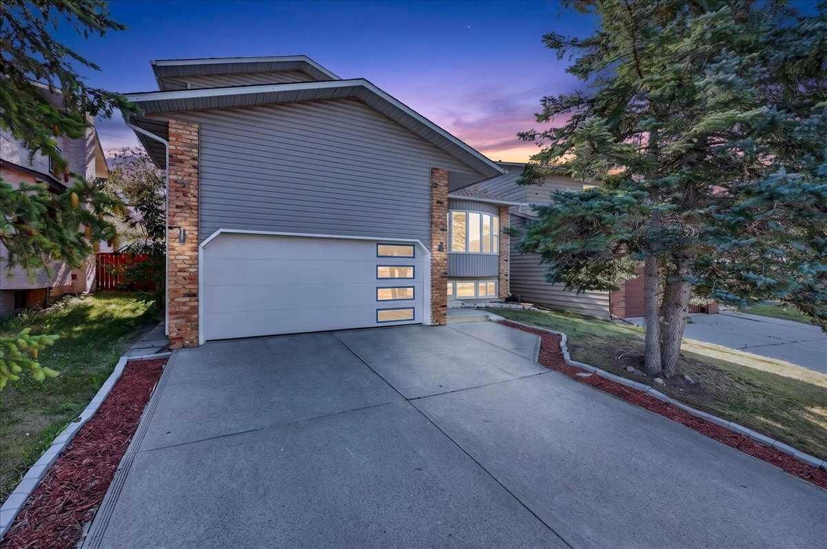 Property Photo:  55 Whitehaven Crescent NE  AB T1Y 6C4 