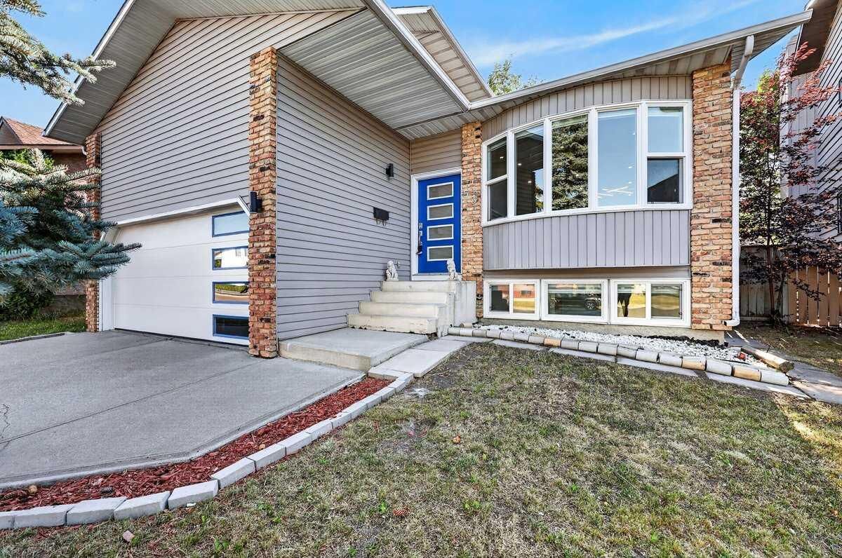 Property Photo: 55 Whitehaven Crescent NE AB T1Y 6C4