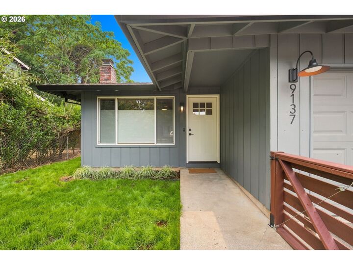 Property Photo: 9137 N Geneva Ave OR 97203