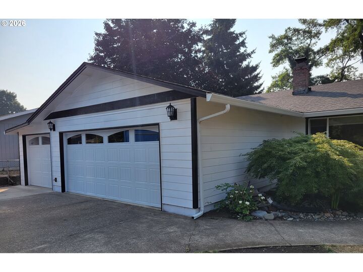 Property Photo:  1005 NW 6th Ave  OR 97013 