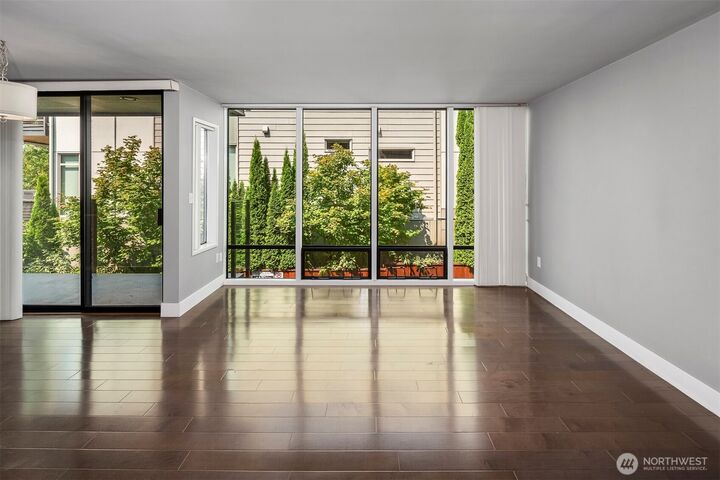 Property Photo:  4561  Lake Washington Boulevard NE 201  WA 98033 
