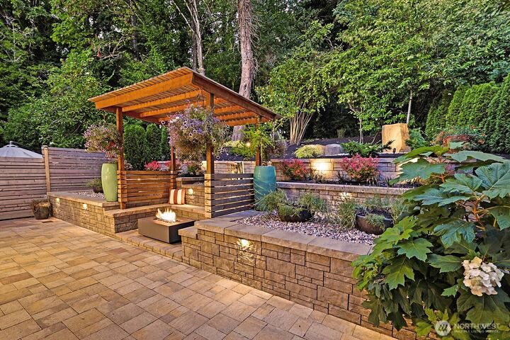 Property Photo: 604 Bellevue Way SE WA 98004