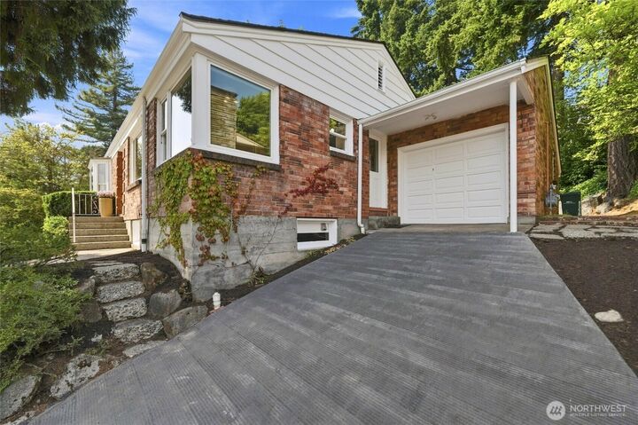 Property Photo: 4806 Purdue Avenue NE WA 98105
