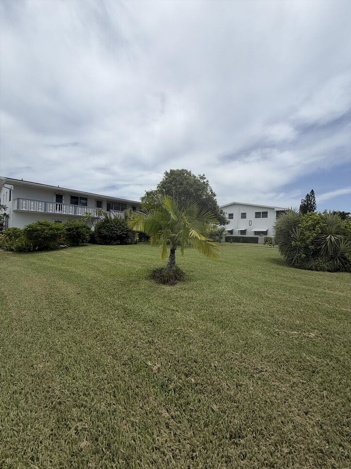 Property Photo: 352 Sheffield O FL 33417