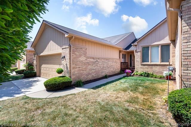Property Photo:  35181 White Pine Trail  MI 48335 