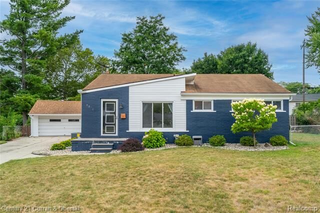 Property Photo:  23731 Ely Court  MI 48336 