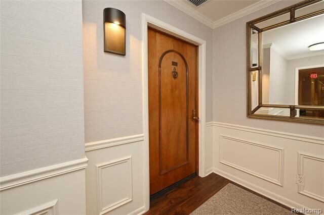 Property Photo: 211 E Merrill Street 505 MI 48009