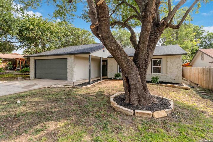 Property Photo: 14410 Briarberry TX 78247