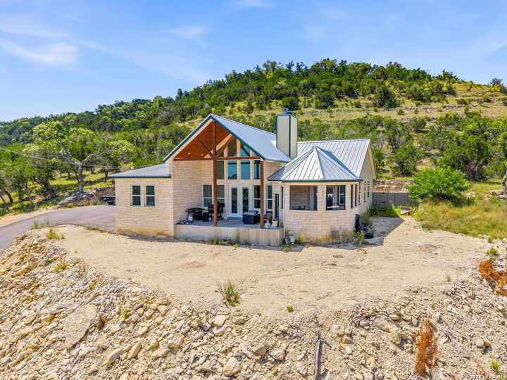 Property Photo: 348 White Oak Dr TX 78133