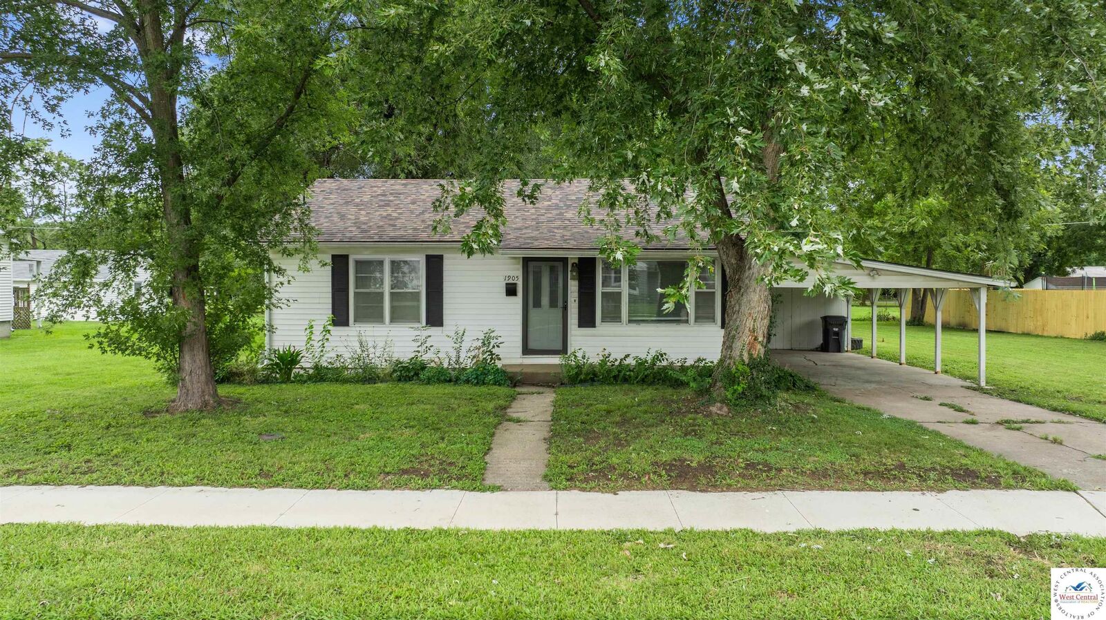 Property Photo: 1905 E 6th MO 65301