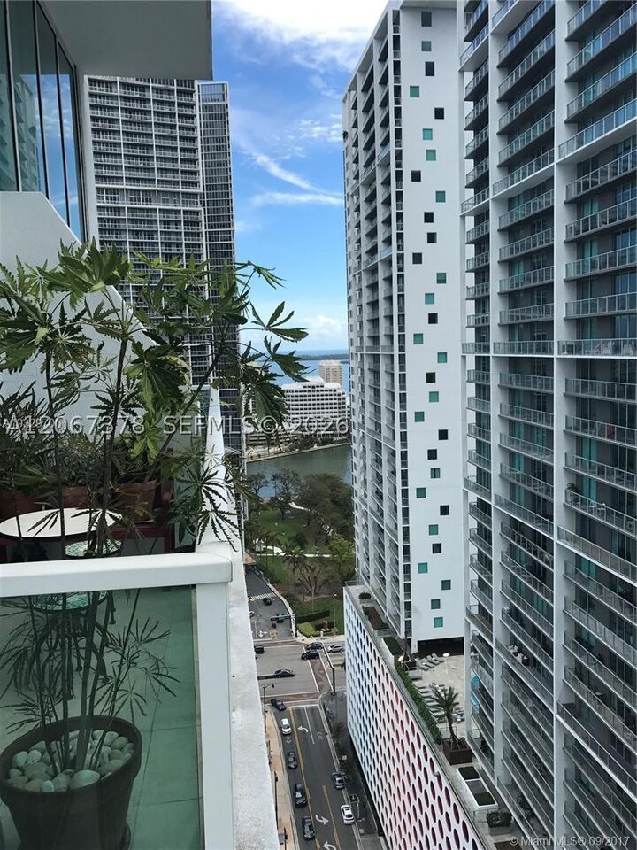 Property Photo:  41 SE 5th St 1606  FL 33131 