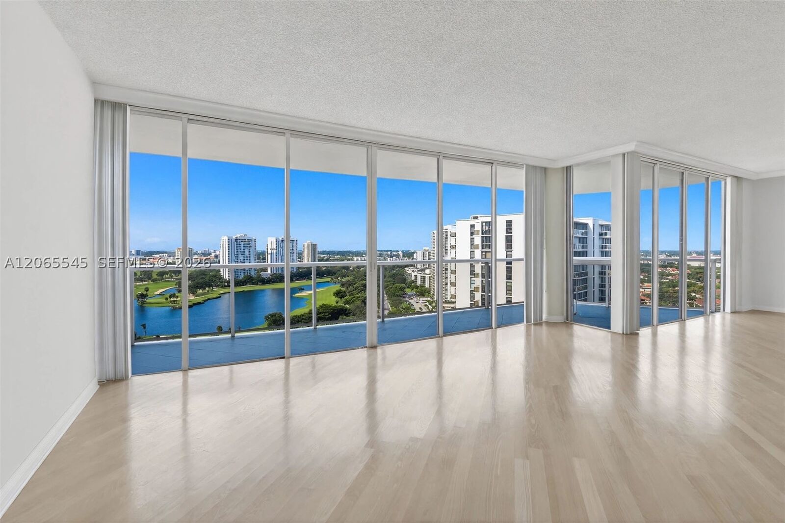 Property Photo:  20281 E Country Club Dr 1801  FL 33180 