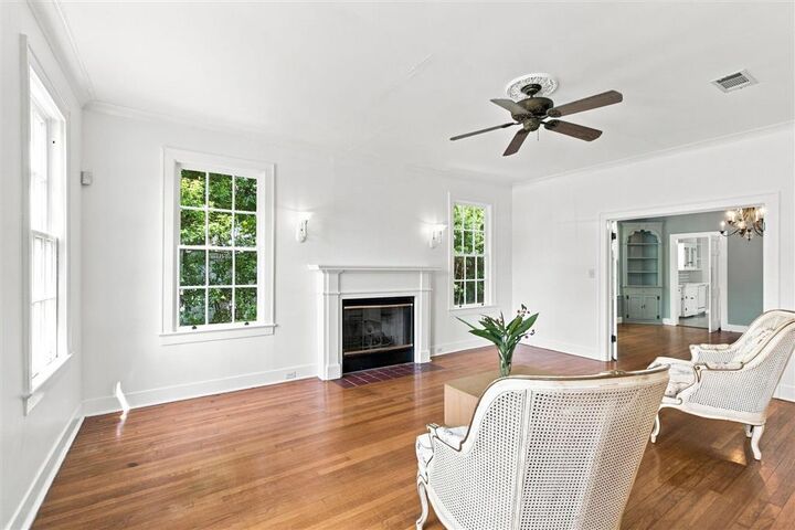 Property Photo: 616 W Sallier Street W LA 70601