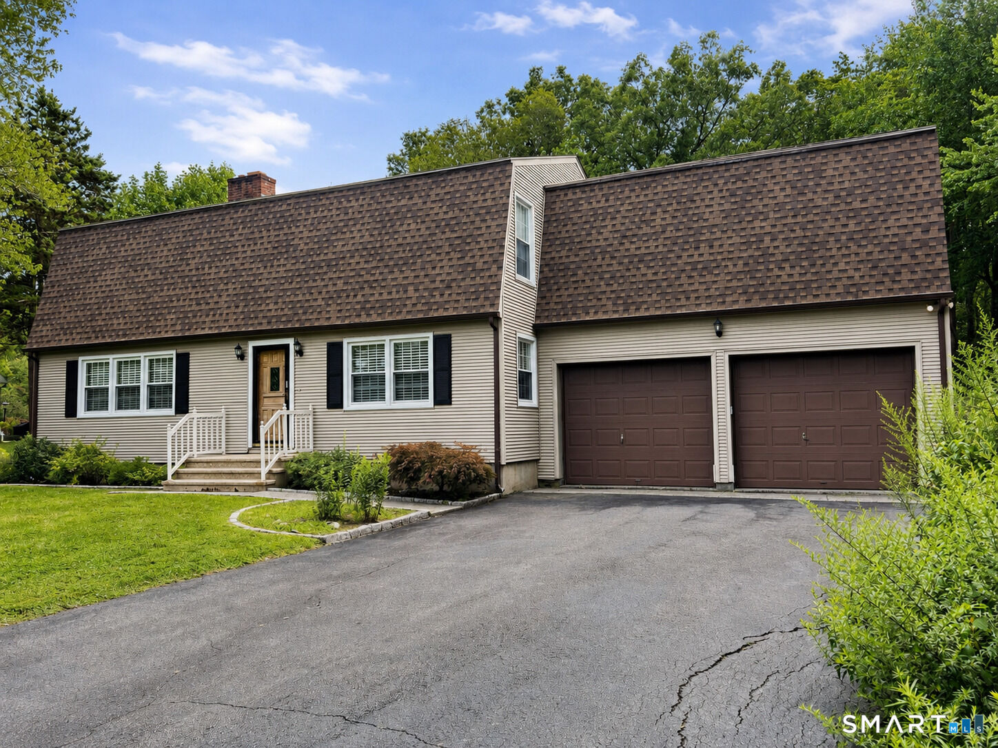 Property Photo:  556 Forest Road  CT 06477 
