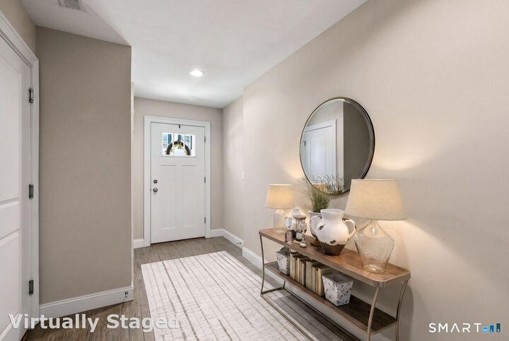 Property Photo:  11 Village Crossing 11  CT 06357 