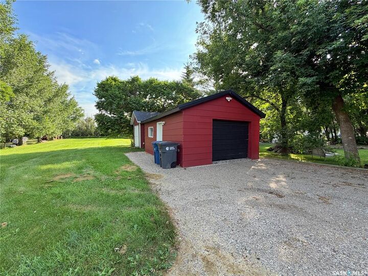 Property Photo:  1522 Broadway Avenue  SK S0G 3N0 