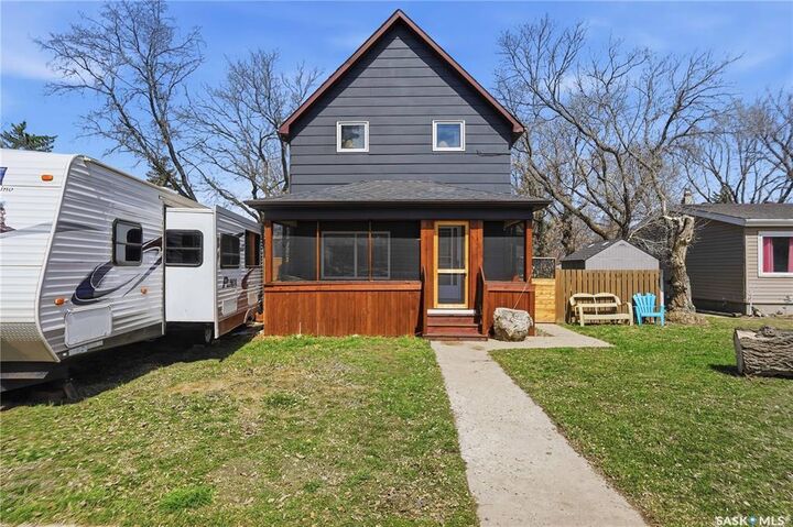 56 Iroquois Street W — photo 1