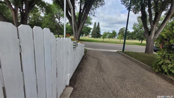 Property Photo: 1610 2nd Avenue N SK S7K 3N2