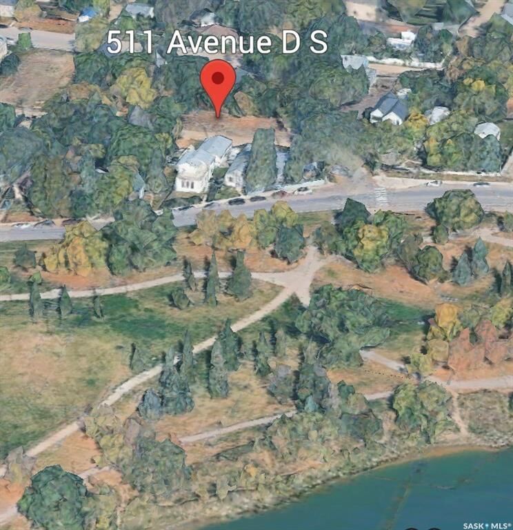 Property Photo:  511 D Avenue N  SK S7M 1R4 