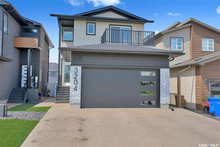 Property Photo:  3204 Crosbie Crescent  SK S4V 3S4 