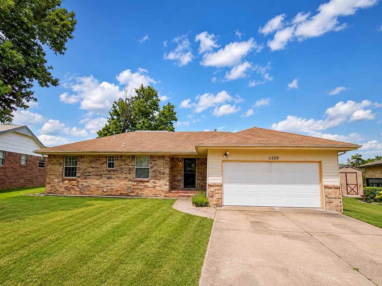 Property Photo: 1522 E Hanson Circle OK 74075