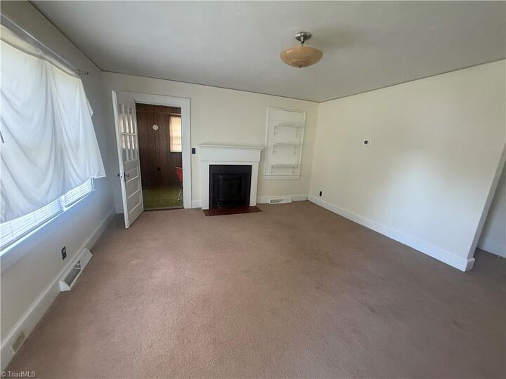 Property Photo: 302 N 7th Avenue NC 27027