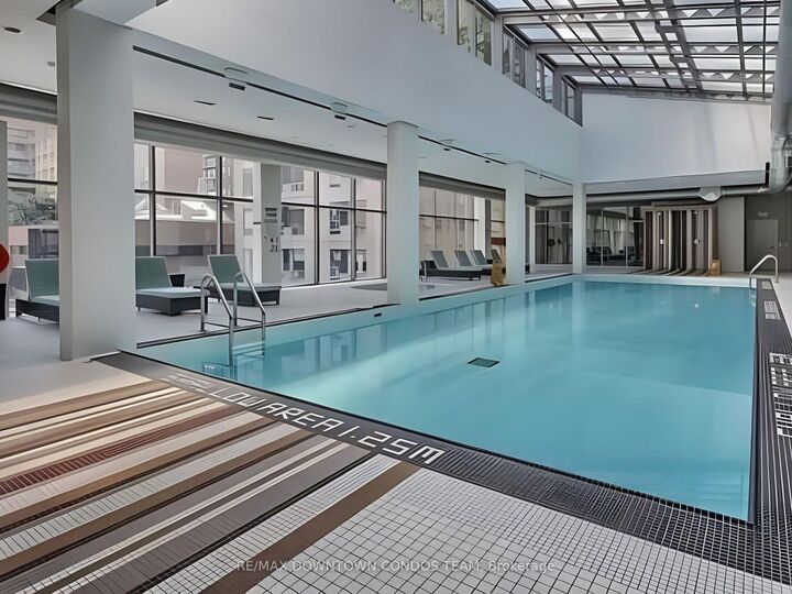 Property Photo: 38 Grenville Street 1503 ON M4Y 1A5