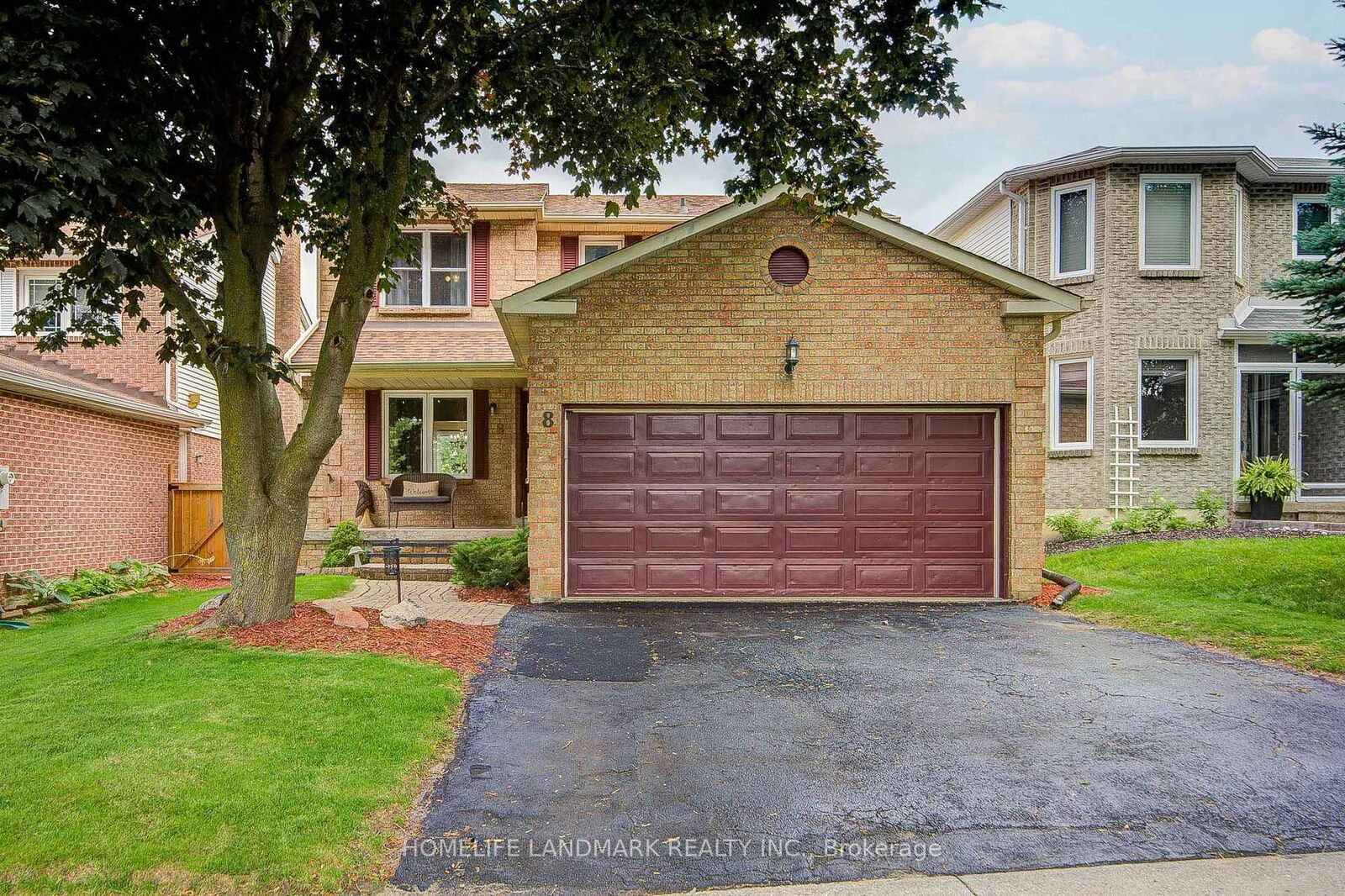 Property Photo: 8 Closs Square ON L4G 5H7