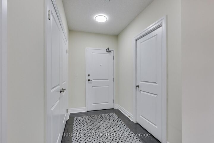 Property Photo: 240 Villagewalk Boulevard 212 ON N6G 0P6
