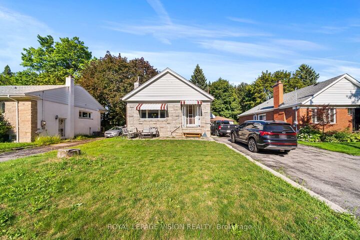 Photo de la propriété: 73 McCowan Road ON M1M 3M3