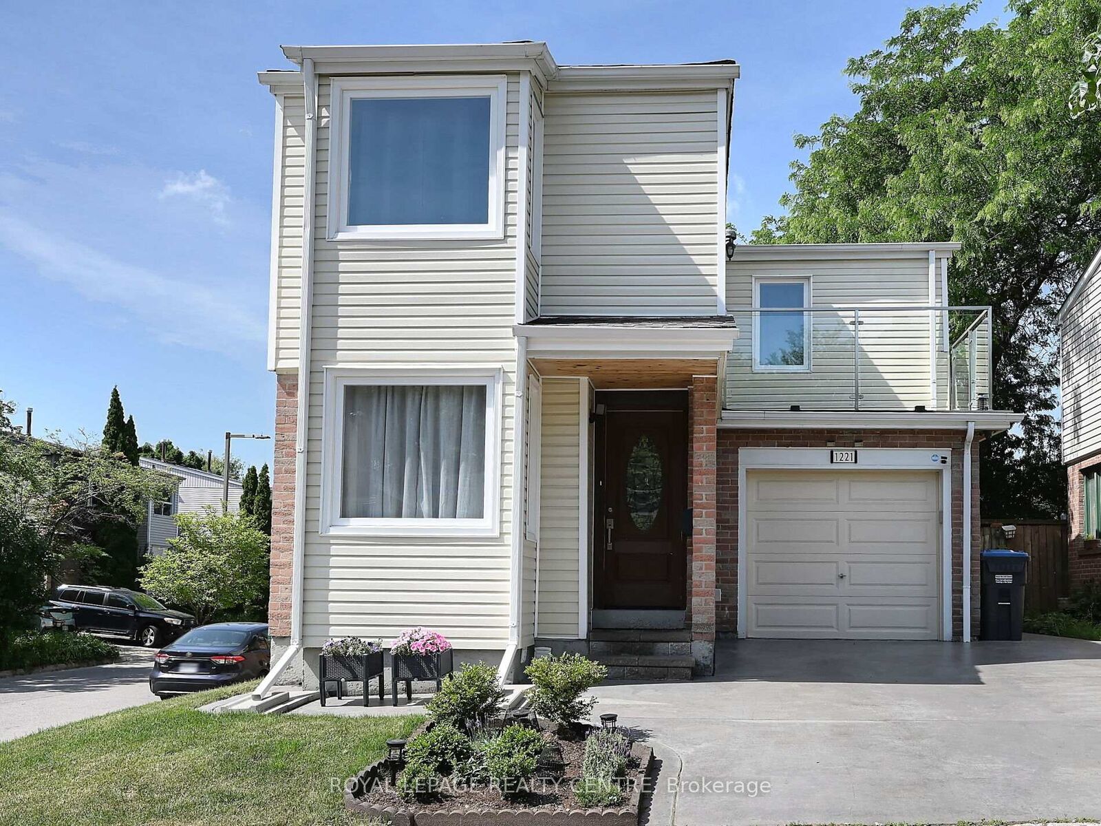 Property Photo: 1221 Kos Boulevard ON L5J 4L3