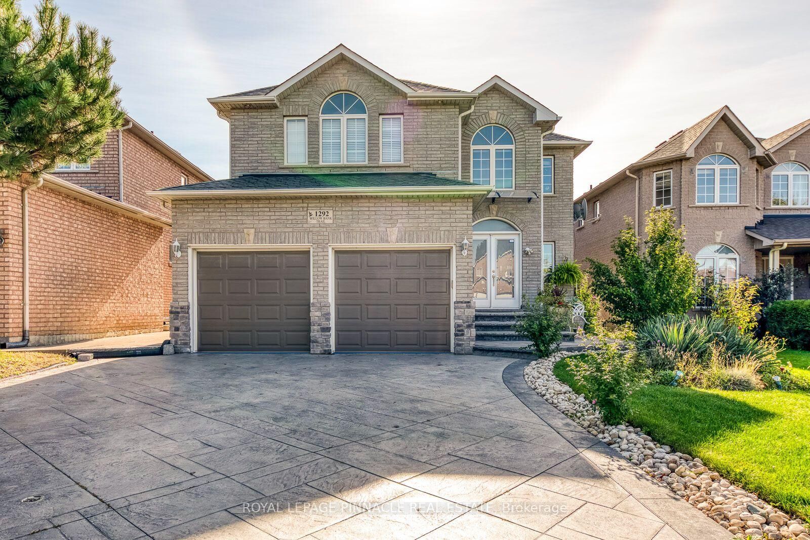 Property Photo: 1292 Willowbank Trail Lower ON L4W 5M5